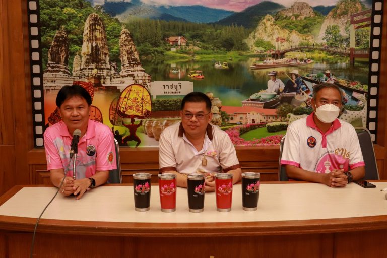 ร่วมให้กำลังใจ และแนะนำแนวทางในการปฏิบัติ ให้กับคณะครู และนักเรียน นักศึกษา ซึ่งเป็นตัวแทน ระดับภาคกลาง ที่เข้าร่วมการแข่งขั้นทักษะ วิชาชีพ ทักษะพื้นฐานระดับชาติ ครั้งที่ 33 ณ จังหวัดตรัง
