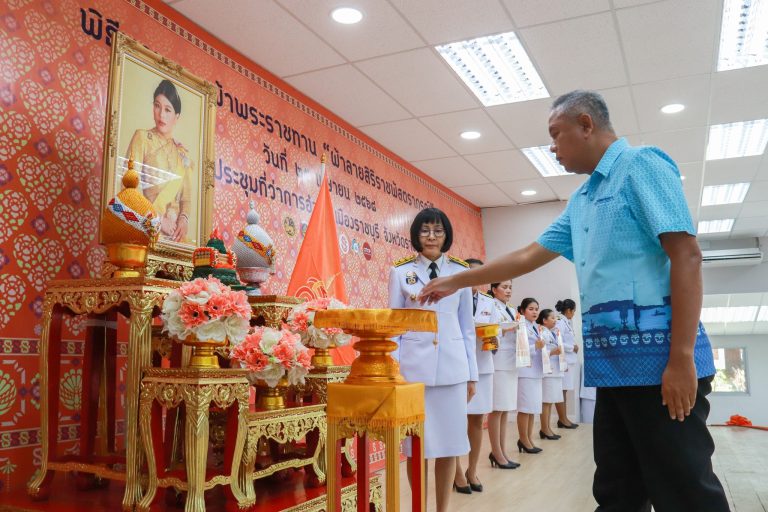 พิธีรับมอบลายผ้าพระราชทาน “ผ้าลายสิริราชพัสตราภรณ์”