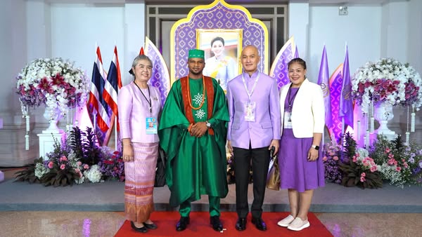 เข้าร่วมงานเดินแบบงานมหกรรมผ้าไหม ไหมไทยสู่เส้นทางโลกครั้งที่ 14