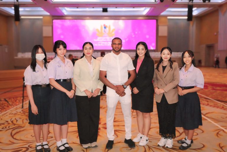 เข้าร่วมการซ้อมใหญ่แฟชั่นโชว์ มหกรรมผ้าไหม ไหมไทยสู่เส้นทางโลกครั้งที่ 14