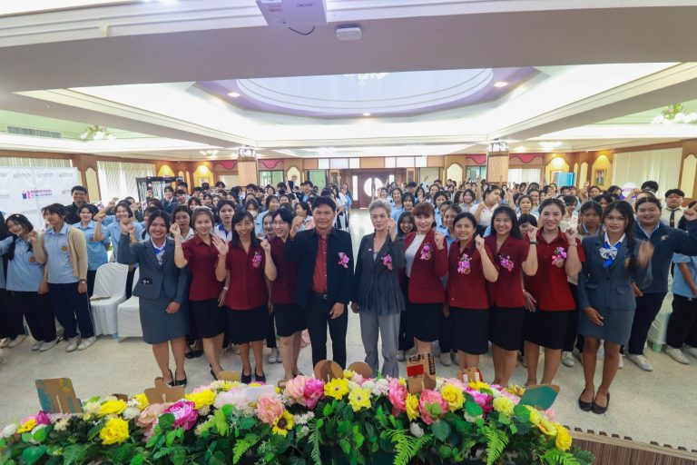 ดการสัมมนาการตลาดในหัวข้อเรื่อง Social Commerce คืออะไร? ขายของผ่านโซเชียลยังไงให้รวย