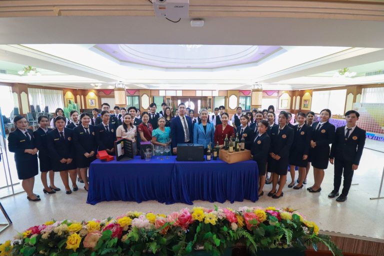 โครงการอบรมเชิงปฏิบัติการยกระดับมาตรฐานการบริการอาหารและเครื่องดื่มเพื่องานจัดเลี้ยงในโรงแรมตามมาตรฐานสากล ประจำปี2568